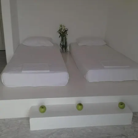 إم فور ميكونوس *