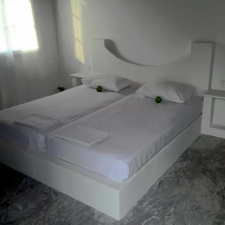 إم فور ميكونوس *